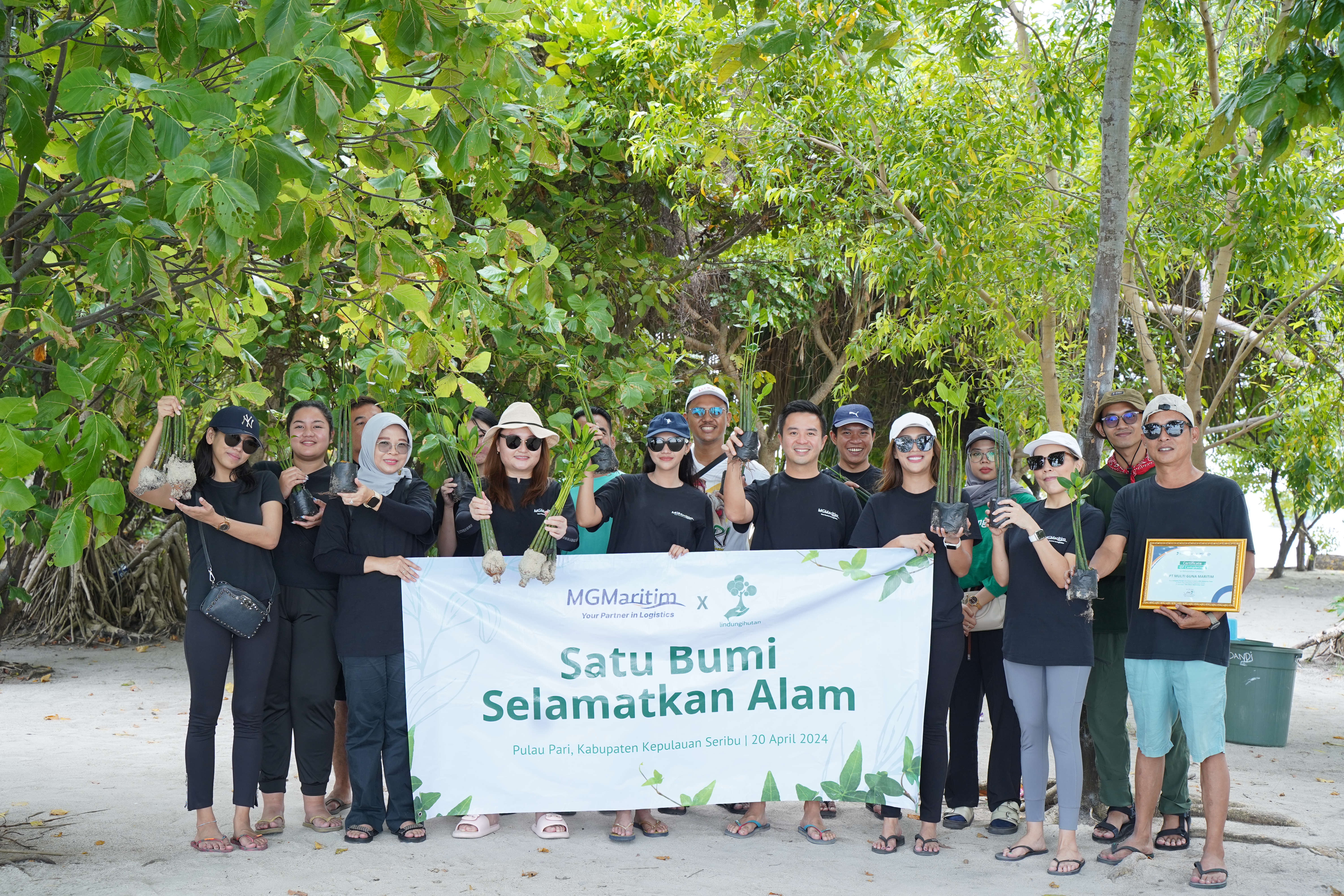PT Multi Guna Maritim Gelar Aksi Penanaman 1.000 Mangrove di Pulau Pari